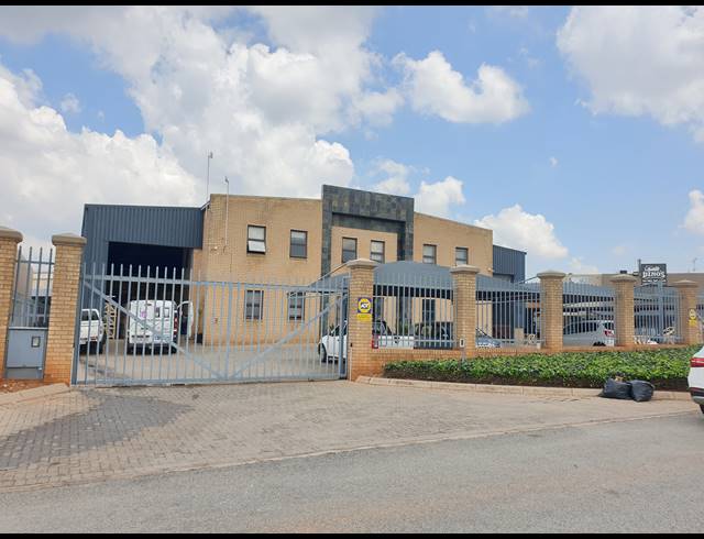 1,030M² WAREHOUSE FOR SALE IN TUNNEY